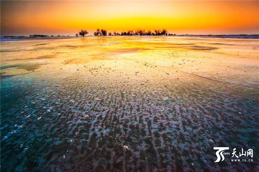 晚霞中的新疆额敏河美如仙境(组图)