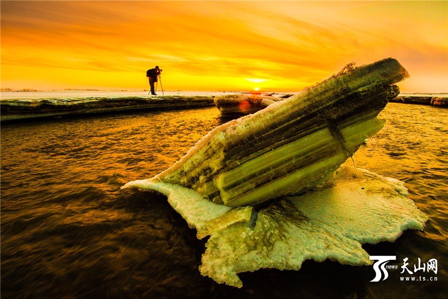 晚霞中的新疆额敏河美如仙境(组图)