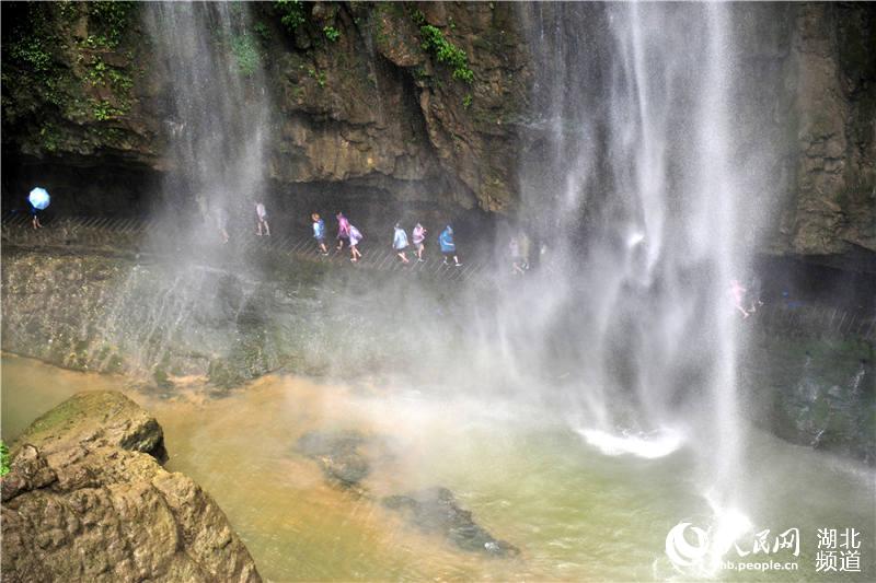 湖北宜昌：夏游“三峡大瀑布” 山水“氧吧”觅清凉