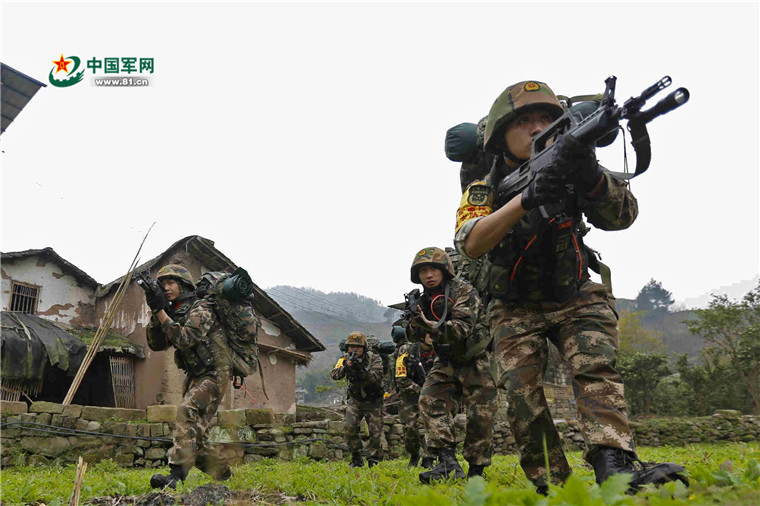 “魔鬼周”来袭！看特战队员三峡库区开展极限训练