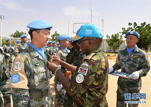 ทหารทีมเฮลิคอปเตอร์จีนที่ร่วมผดุงสันติภาพได้รับเหรียญเกียรติยศแห่งสหประชาชาติ