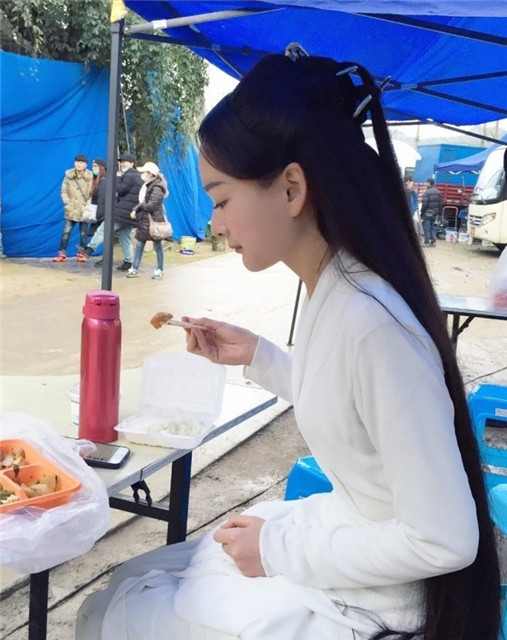 杨幂替身曝光 网友：她比玄女更像本尊_娱乐_腾讯网