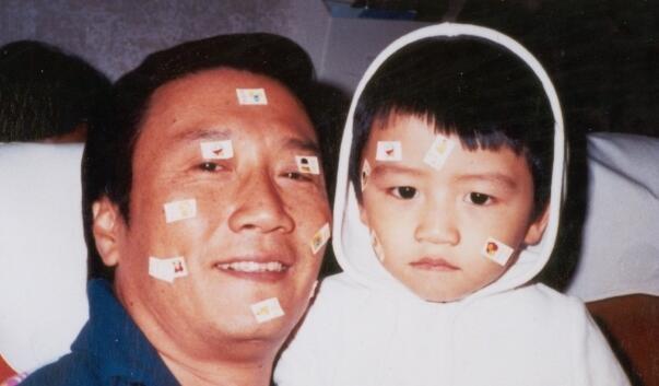 谢霆锋海量童年旧照,跟俩儿子似一个模子刻的_娱乐_腾讯网