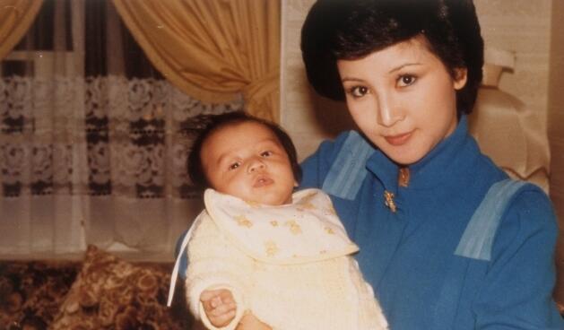 谢霆锋海量童年旧照,跟俩儿子似一个模子刻的_娱乐_腾讯网