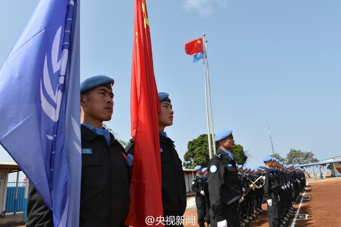 联合国授予中国第四支赴利比里亚维和警察防暴队和平勋章(组图)