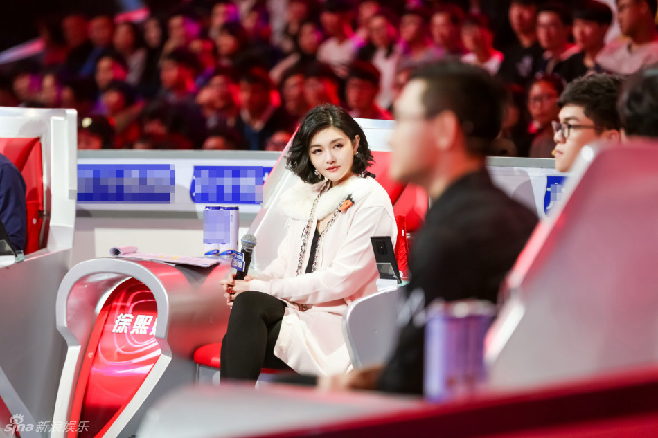 大s参加《最强大脑》 短发甜美似少女(图)