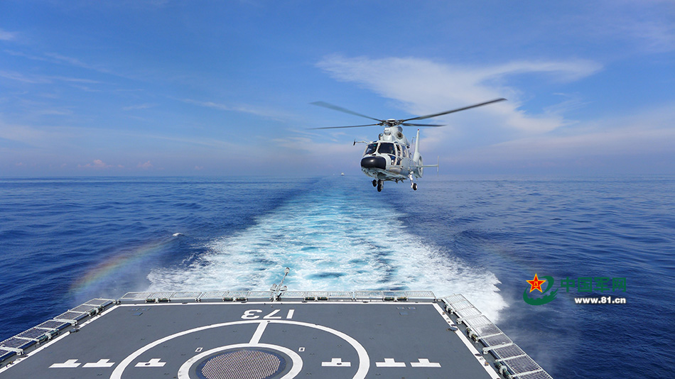 “铁蜻蜓”归舰 先“喝一壶”再做“保养” “铁蜻蜓”归舰 先“喝一壶”再做“保养”