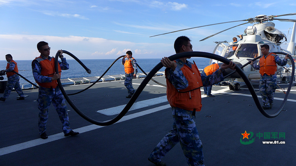 “铁蜻蜓”归舰 先“喝一壶”再做“保养” “铁蜻蜓”归舰 先“喝一壶”再做“保养”