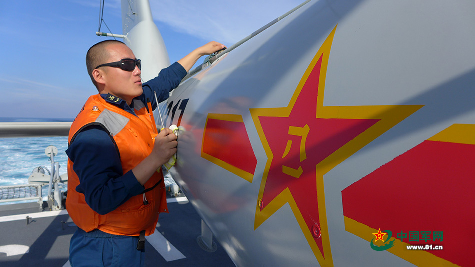 “铁蜻蜓”归舰 先“喝一壶”再做“保养” “铁蜻蜓”归舰 先“喝一壶”再做“保养”