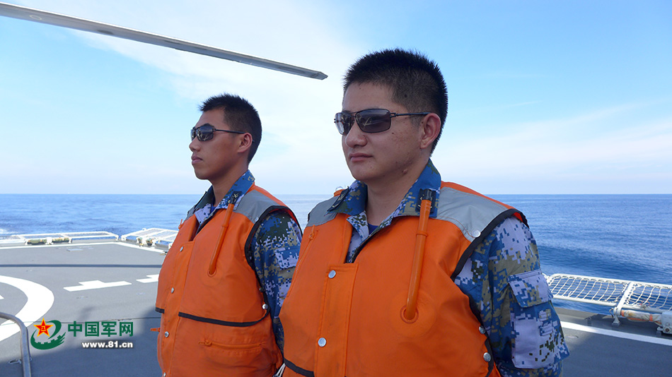 “铁蜻蜓”归舰 先“喝一壶”再做“保养” “铁蜻蜓”归舰 先“喝一壶”再做“保养”