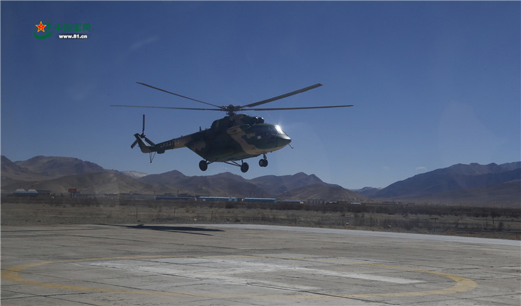 直升机空中巡逻 带你领略别样视野