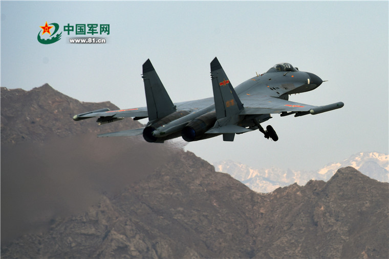 大雪初霁，看航空兵低温条件下飞行训练