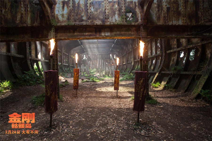 《金刚》发“制霸骷髅岛”版预告 金刚人类王者争霸