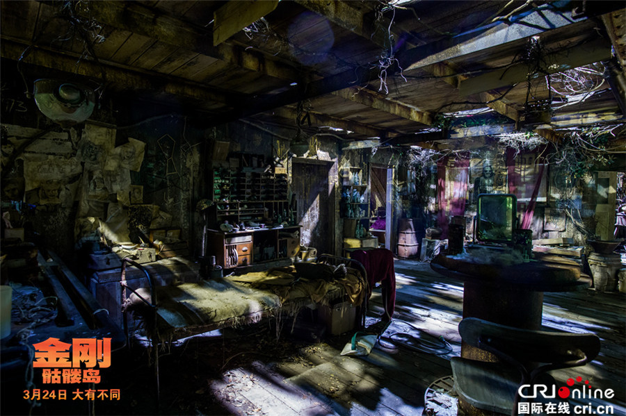 《金刚》发“制霸骷髅岛”版预告 金刚人类王者争霸