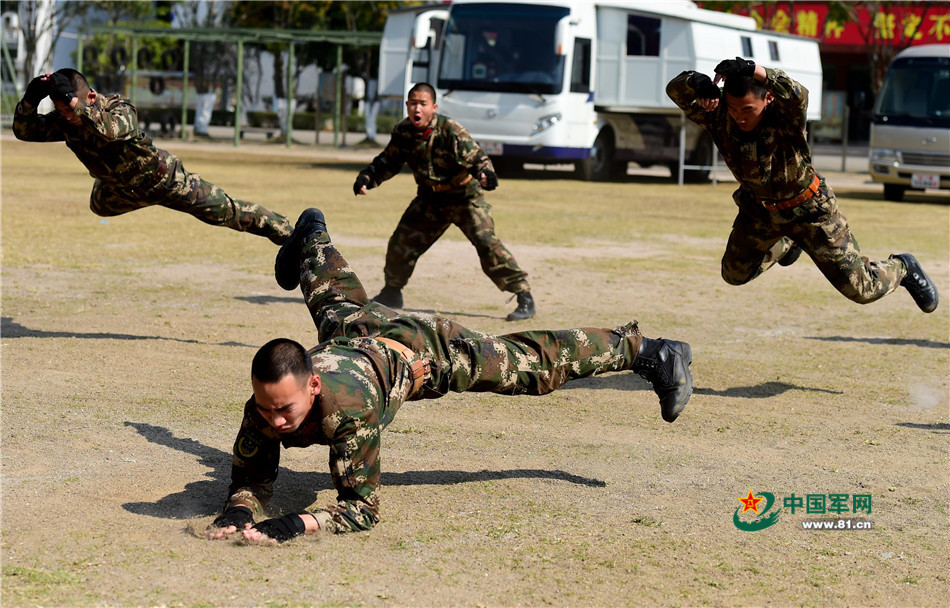 近距离围观武警特种格斗术 实用制敌是关键 近距离围观武警特种格斗术 实用制敌是关键