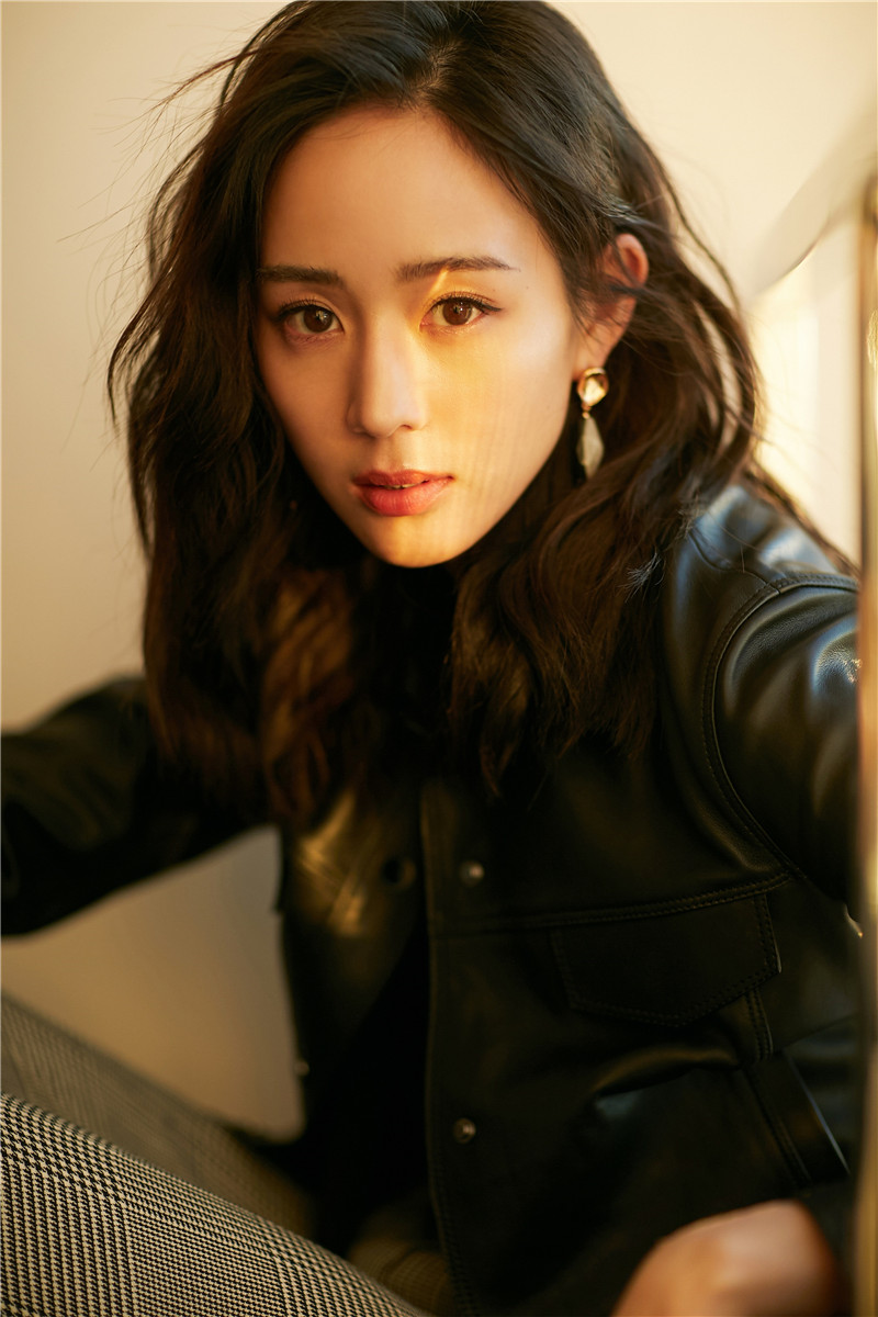 张钧甯现身时装秀 变身帅气酷女孩