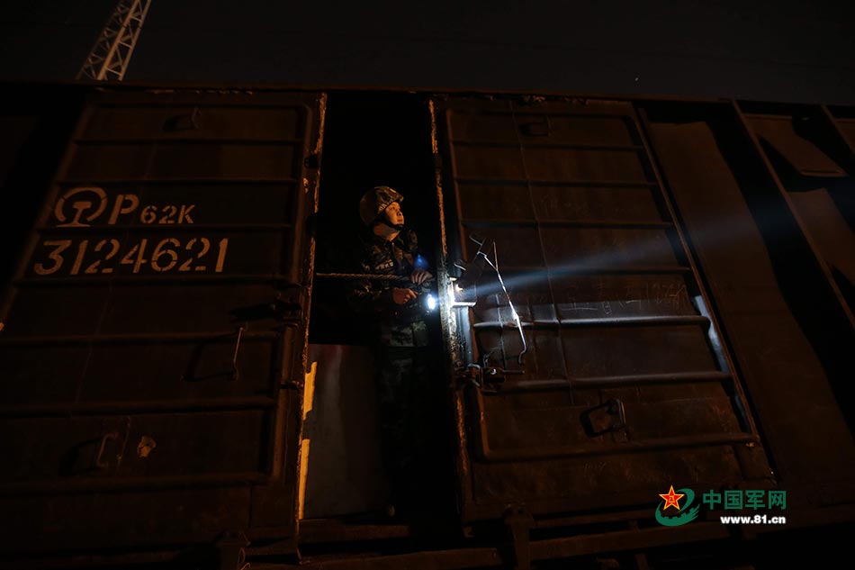 记者6天5夜实录：武警押运兵的神秘生活