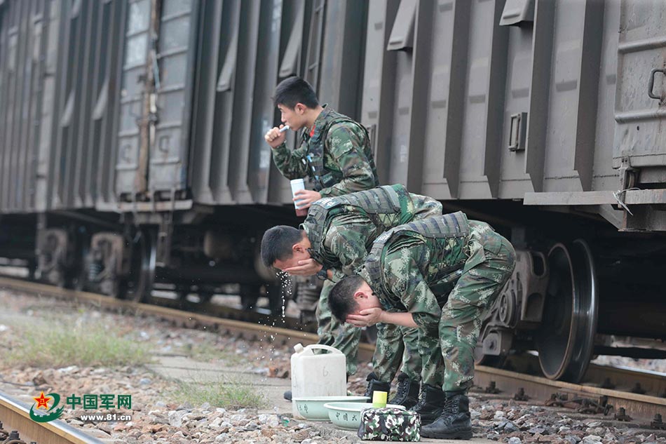 记者6天5夜实录：武警押运兵的神秘生活