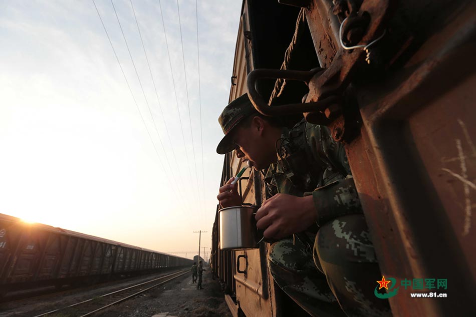 记者6天5夜实录：武警押运兵的神秘生活
