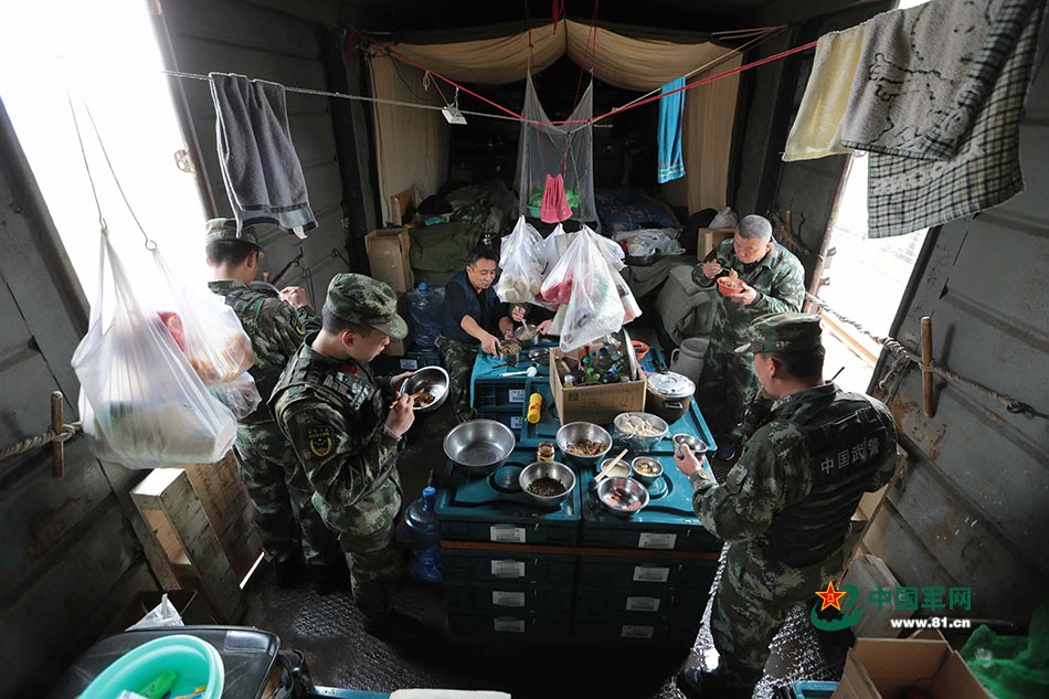 记者6天5夜实录：武警押运兵的神秘生活