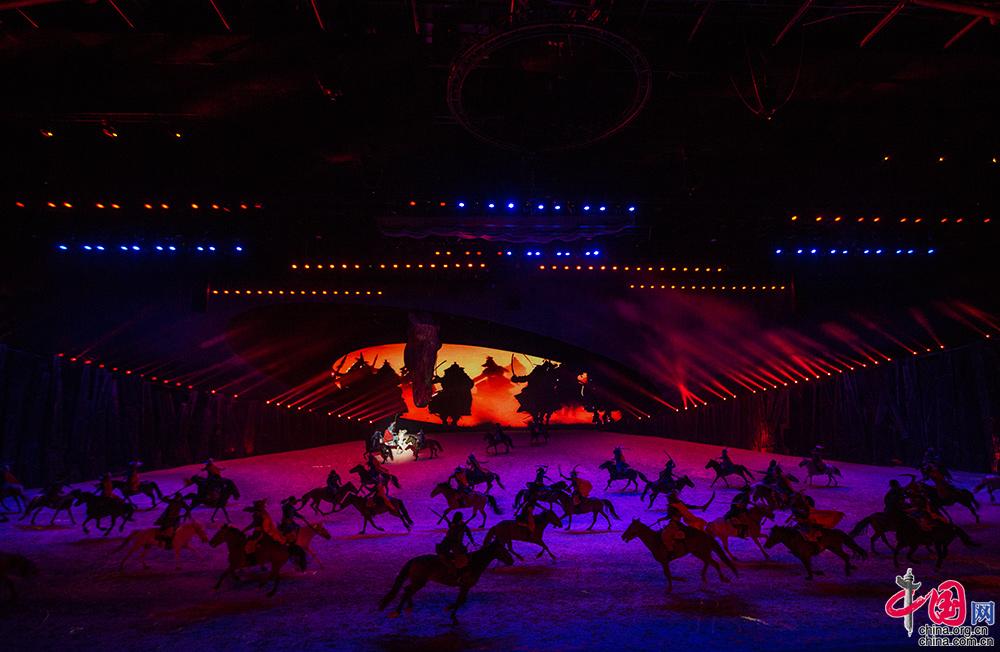 【新时代·幸福美丽新边疆】《蒙古马》激荡“中国马都” 传递“蒙古马精神”