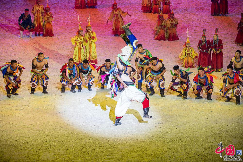 【新时代·幸福美丽新边疆】《蒙古马》激荡“中国马都” 传递“蒙古马精神”