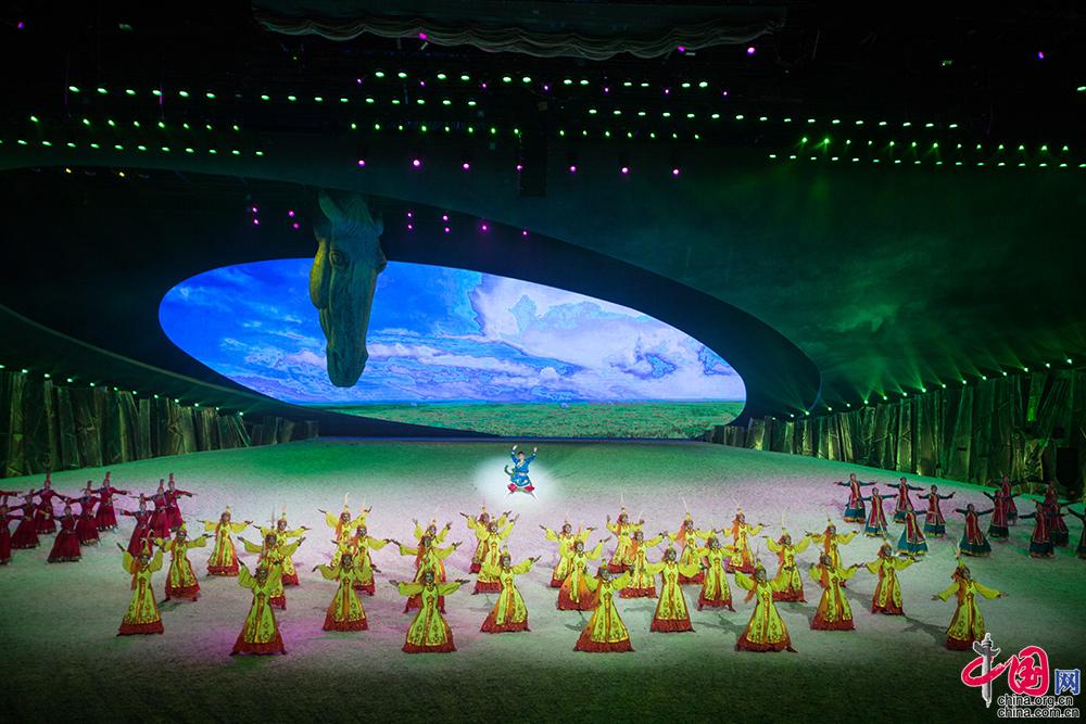 【新时代·幸福美丽新边疆】《蒙古马》激荡“中国马都” 传递“蒙古马精神”