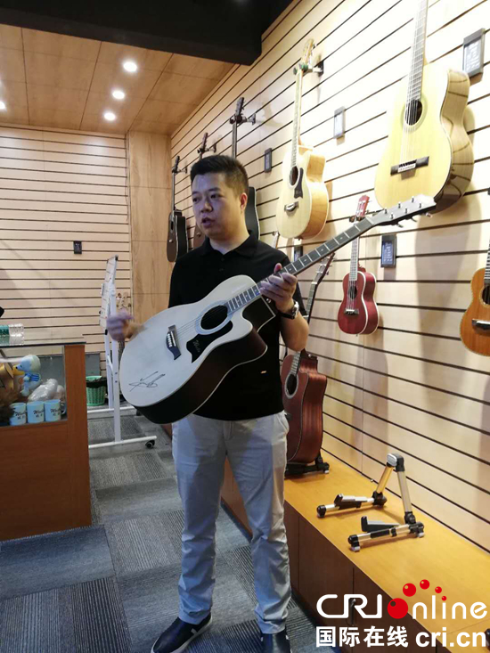 【脫貧攻堅在行動】“中國吉他製造之鄉”——正安 用吉他彈奏脫貧致富新樂章