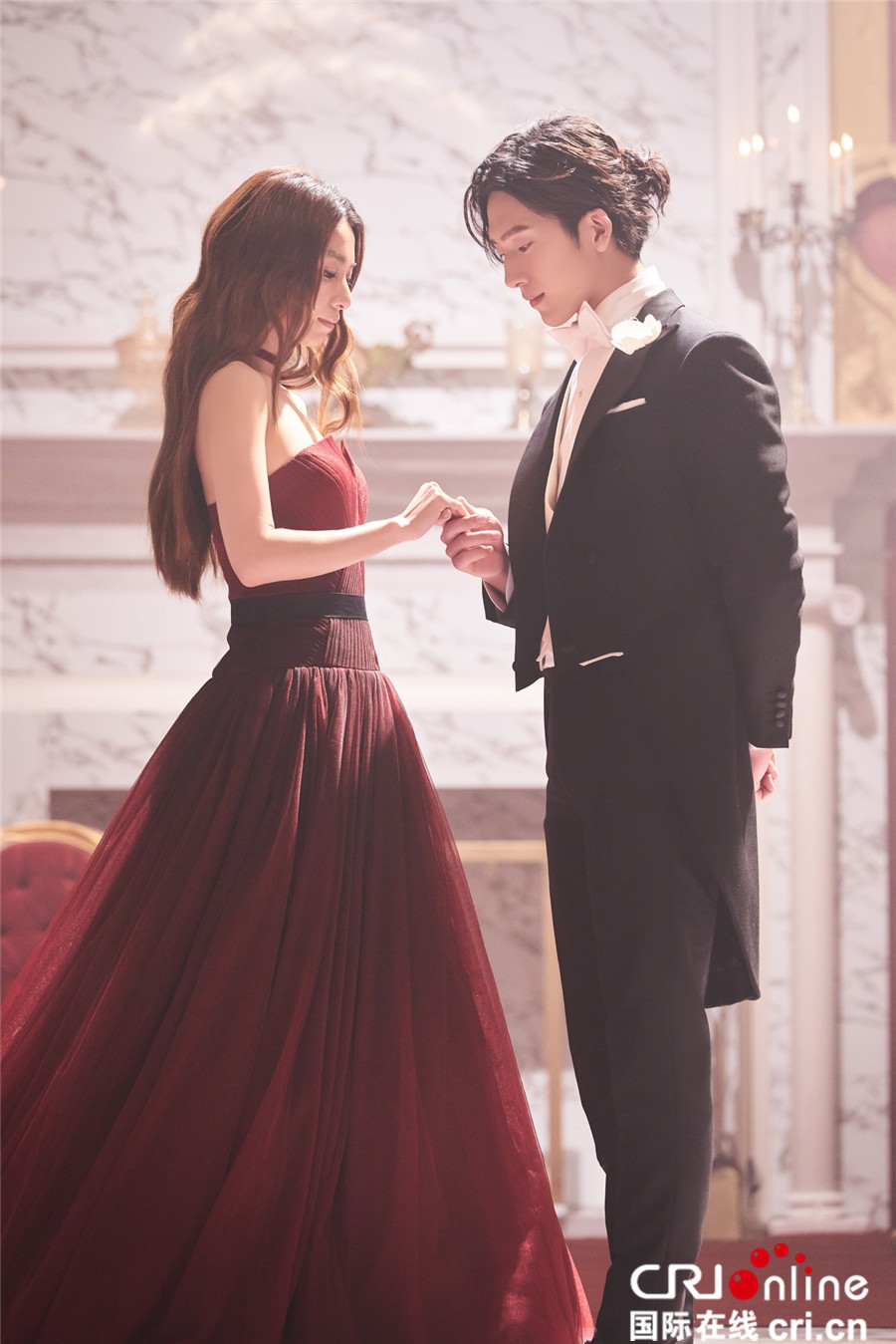 《美女与野兽》MV上线 井柏然诠释高贵典雅王子范