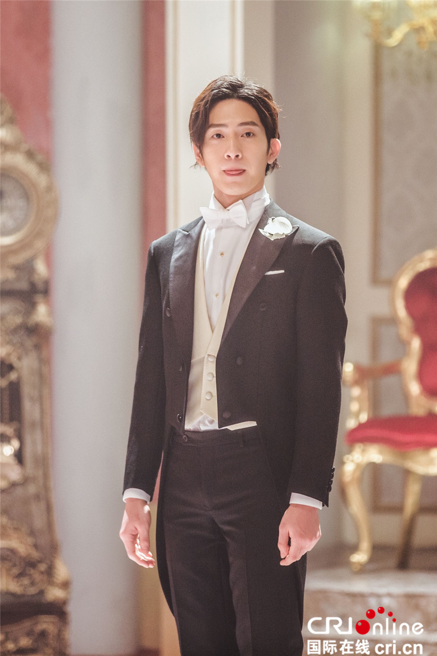 《美女与野兽》MV上线 井柏然诠释高贵典雅王子范