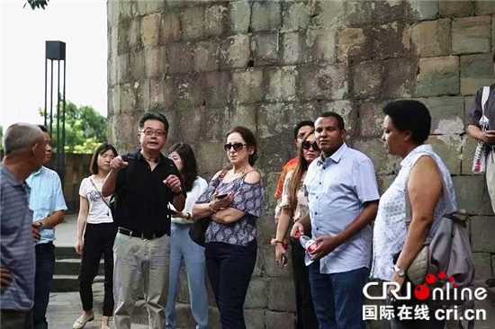 【聚焦重慶】【文化 圖文】外國駐渝領事官員在重慶渝中邂逅“母城文化”