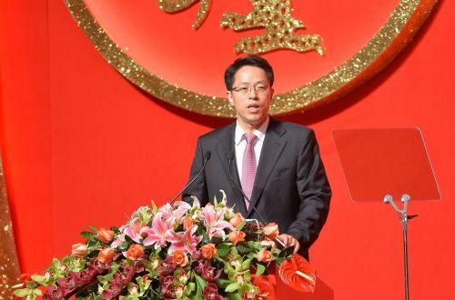 中联办主任驳斥"干预特首选举"：中央关注名正言顺