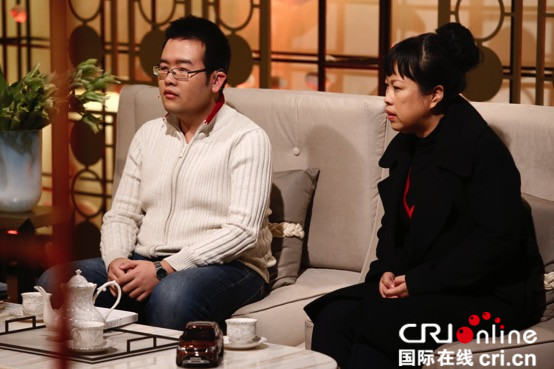 《朗读者》蒋雯丽分享与艾滋病患者“亲密”故事