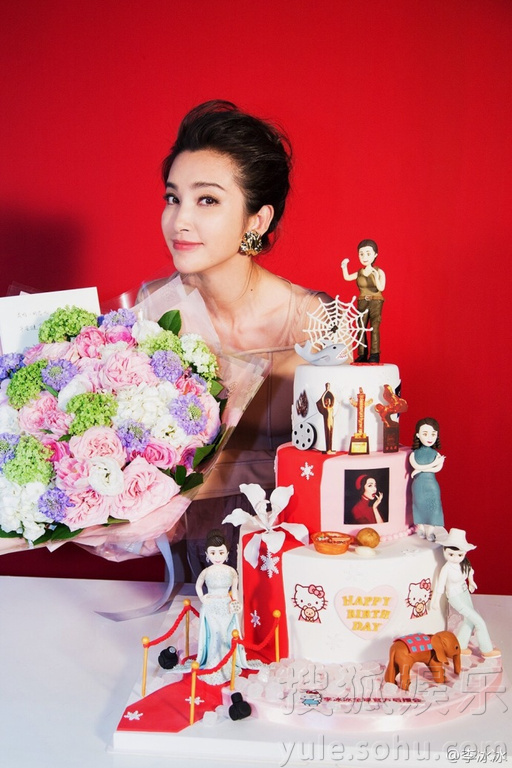 李冰冰庆44岁生日 粉丝送上有内涵的蛋糕