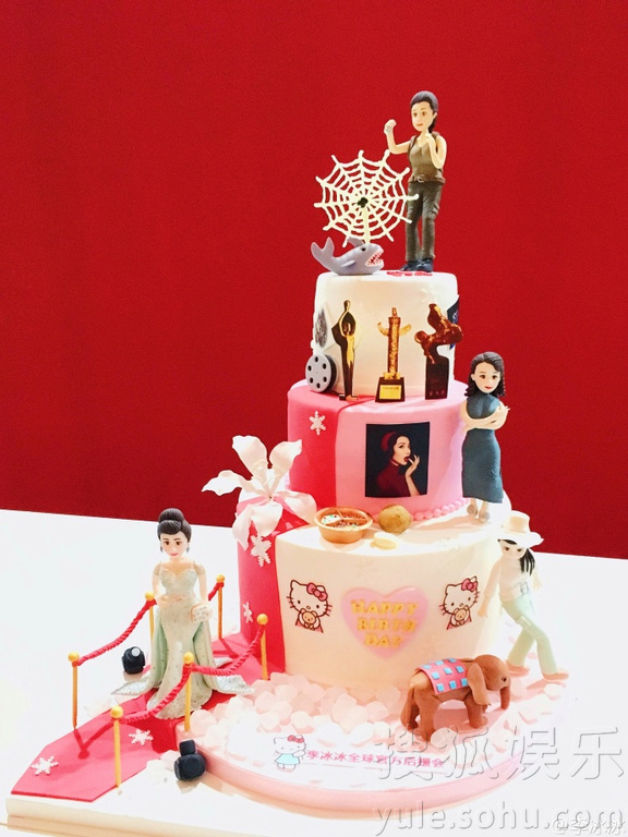 李冰冰庆44岁生日 粉丝送上有内涵的蛋糕