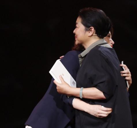 倪萍赞美董卿主持好 心疼她每天才睡三四个小时