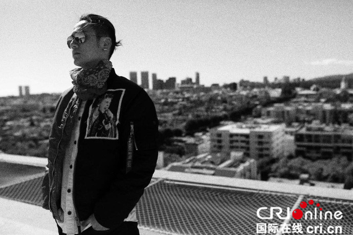 蒋劲夫最新广告大片曝光 篮球boy目光如炬