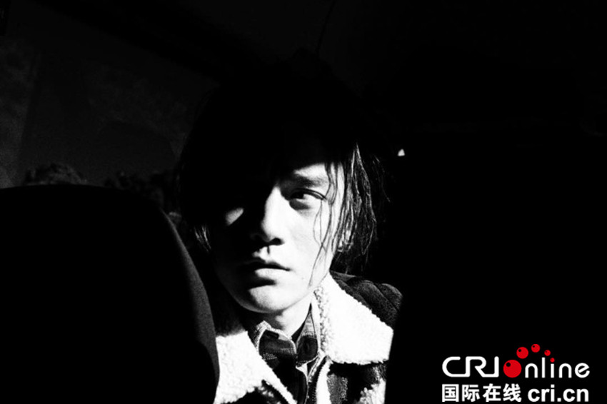 蒋劲夫最新广告大片曝光 篮球boy目光如炬