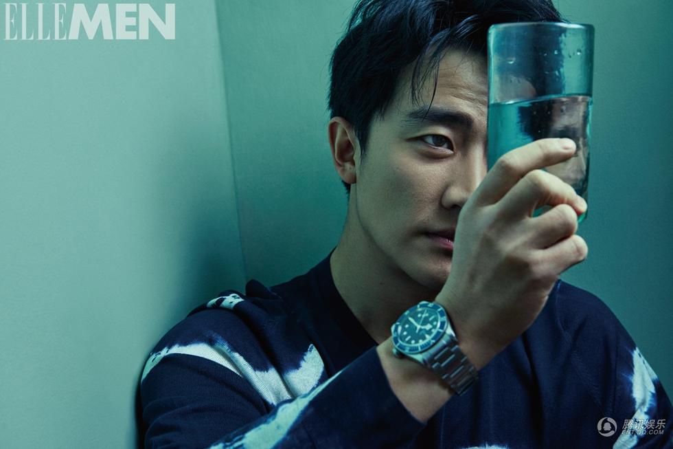 高清：黄轩拍杂志大片 熟男风很有型