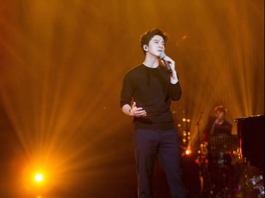 一阵清风暖暖袭来 李健《歌手》逆战上演催泪杀