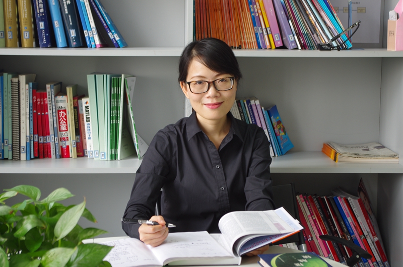 【中国梦·践行者】80后女科学家王曌:研发国产晶体造福30余万人
