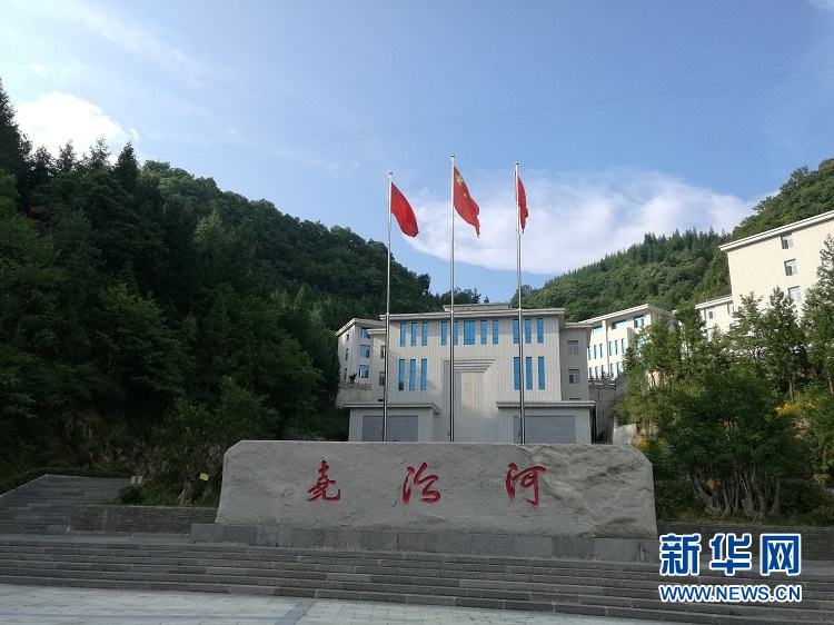 新华网无人机导航直播车开进中国最美乡村尧治河