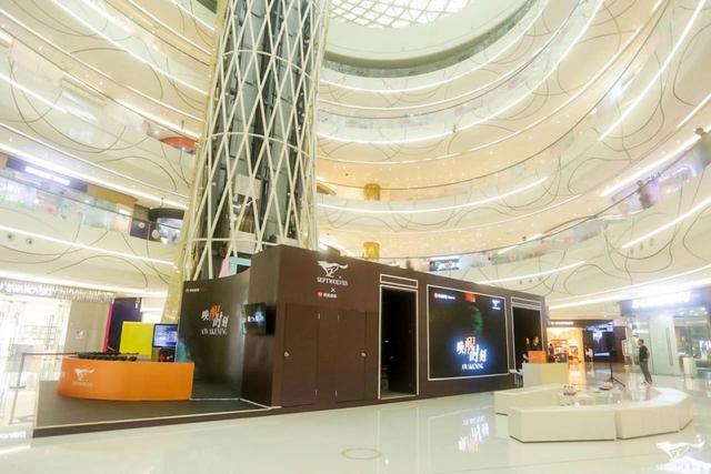 时尚感觉醒 七匹狼携素人代言人亮相米兰