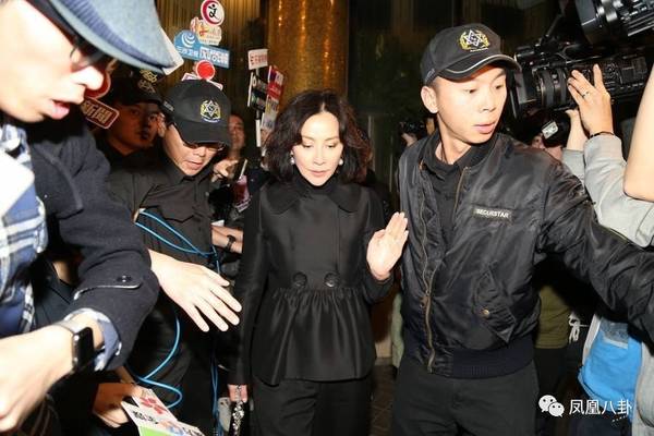 一场葬礼，汇集了李嘉欣丈夫生命中重要的3位女人