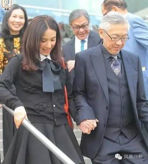 一场葬礼，汇集了李嘉欣丈夫生命中重要的3位女人