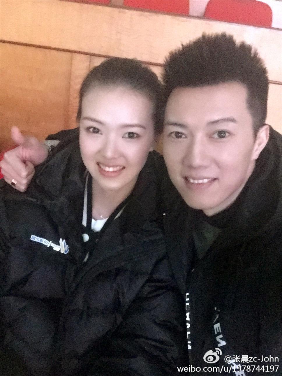 排坛兄妹同父异母颜值逆天 "靳东"成宠妹狂