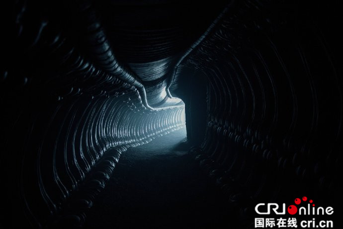 心要蹦出来了！《异形：契约》异形“残暴”追杀宇航员