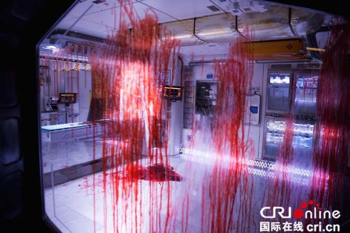 心要蹦出来了！《异形：契约》异形“残暴”追杀宇航员