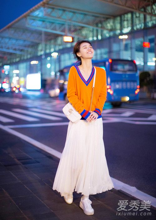 马思纯欧豪恋情曝光 文艺小花穿衣又美又潮