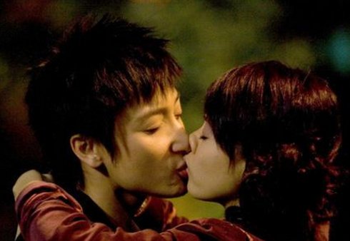 《三生三世十里桃花》赵又廷咬杨幂嘴唇 其他男星不服